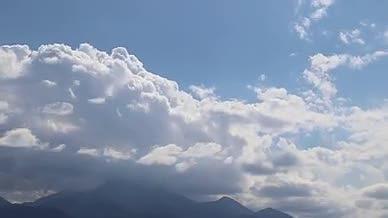 新疆云海翻腾天气变化莫测视频的预览图